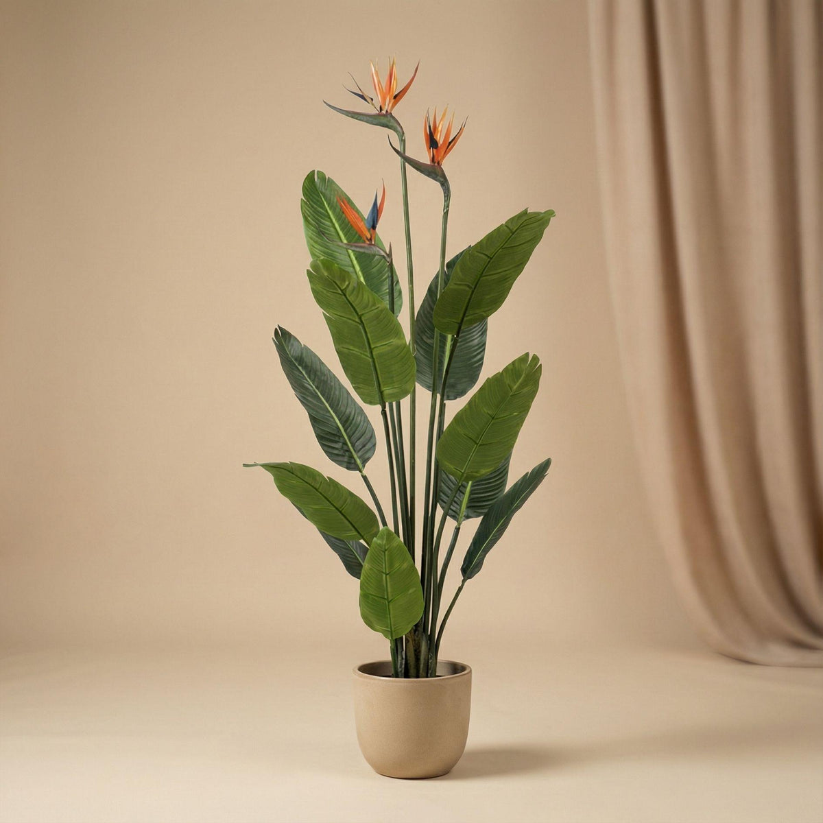 Strelitzia artificiel fleuri en pot noir – 120 cm