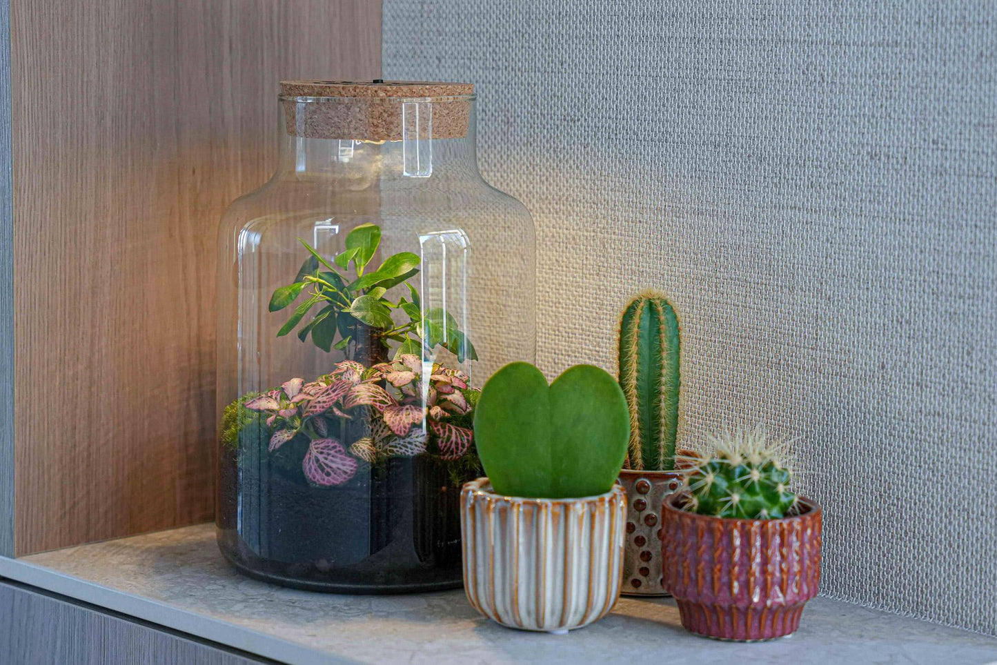 'LOVE MOM' terrarium Little Milky + gegraveerde kurk met licht - Fles terrarium DIY kit - Ø 17 cm ↑ 25 cm - Moederdag