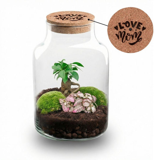 'LOVE MOM' terrarium Little Milky + gegraveerde kurk met licht - Fles terrarium DIY kit - Ø 17 cm ↑ 25 cm - Moederdag