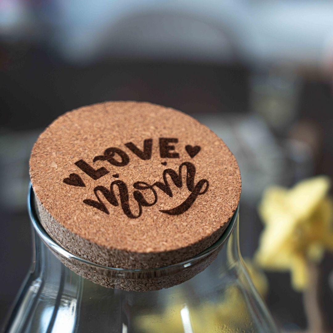 'LOVE MOM' terrarium Drop XL + gegraveerde kurk - Fles terrarium DIY kit – Ø 24 cm ↑ 37 cm - Moederdag